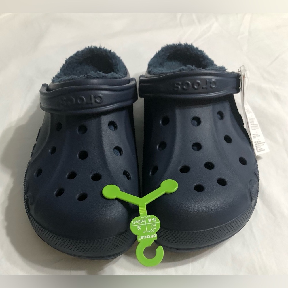Men’s Crocs Baya lined Sherpa slide on back strap flips up blue.11